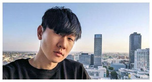 鹿晗和林俊杰微博互关,这是要合作的意思吗?
