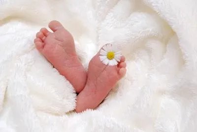 新生儿吐奶后打嗝怎么回事