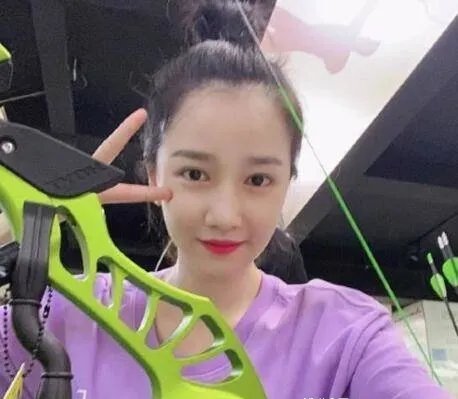 如何看待于小彤否认分手, 陈小纭说要多穿绿色?