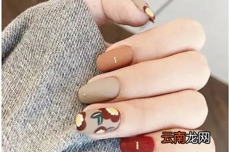 女生美甲图片2021新款式,新年的简单清新美甲造型
