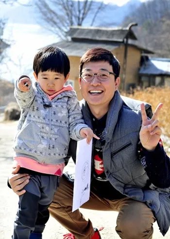 韩国蒙面歌王主持人金成柱  因眼疾恶化停止工作