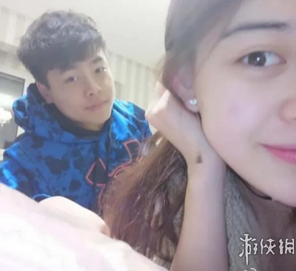95后冰壶美女选手走红 蛾眉微皱表情私房照惹人怜爱