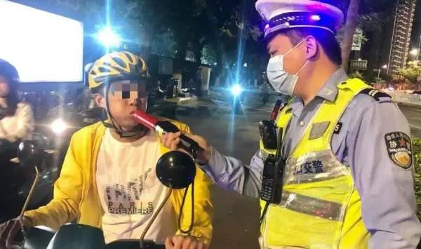 海口醉酒驾驶自行车遭处罚背后的争议，醉酒驾驶自行车的危害性有多大？