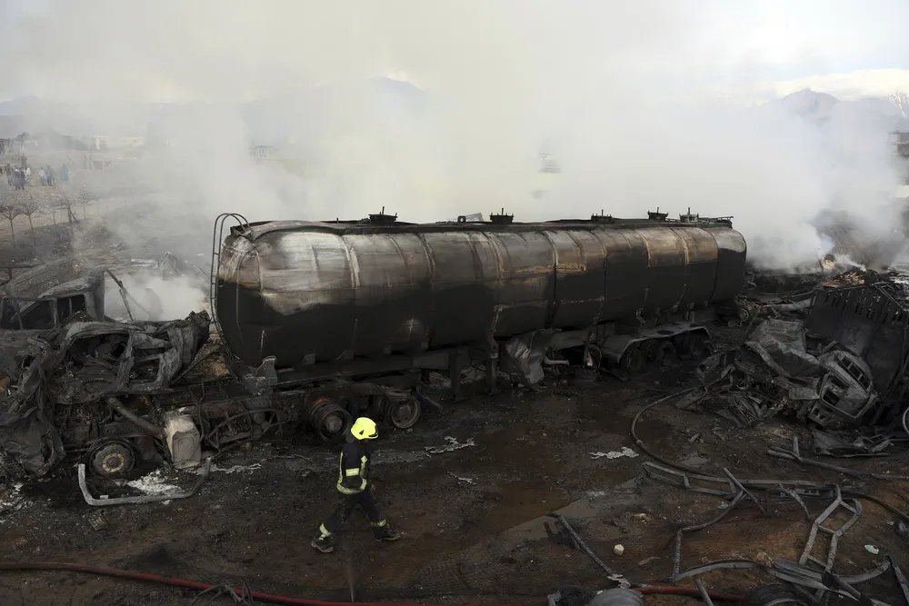 阿富汗喀布尔油罐车爆炸致9人死亡，事故发生的主要原因是什么？