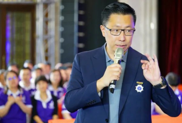 李阳家暴门后首发声将起诉前妻，你对此事有何见解？