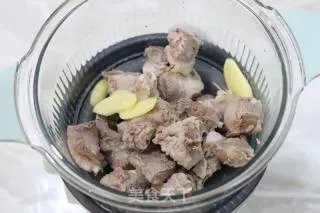 白萝卜排骨汤