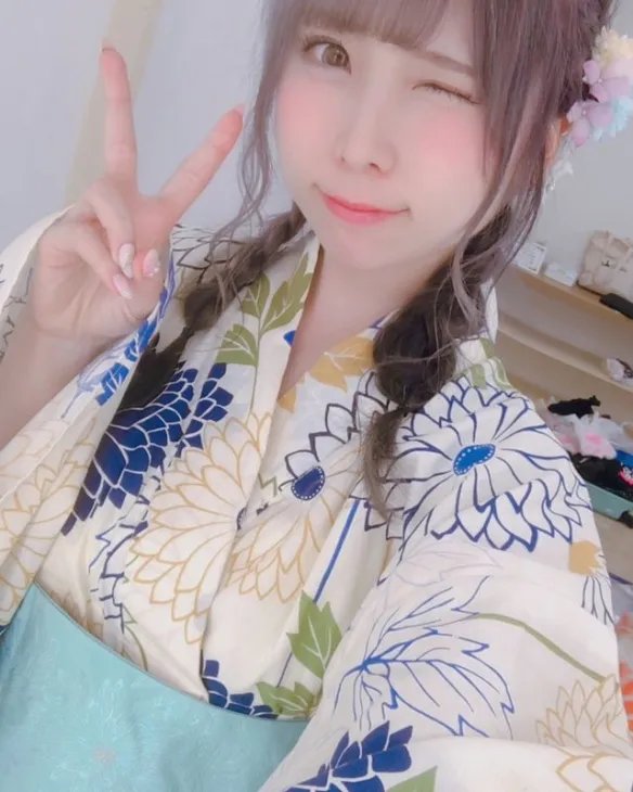 和服下藏着大欧派！正妹纱爱雪白双峰散发浓郁魅力！