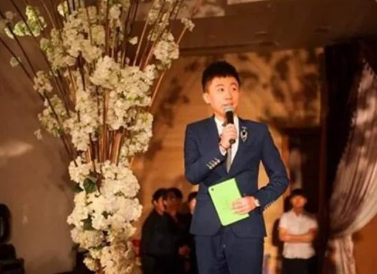 婚礼主持人怎么学 婚礼主持人学什么专业
