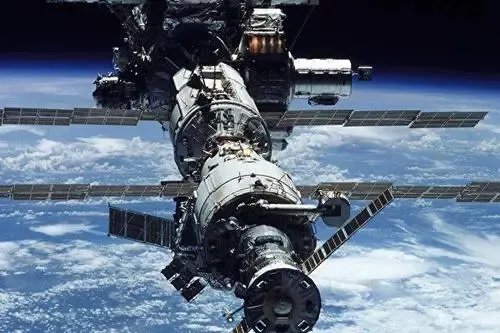国际空间站在太空中失去方位半小时,失去方位的原因是什么?