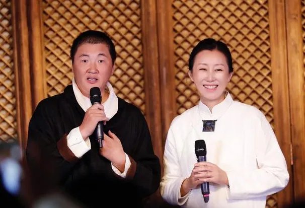 身为主持人的潘蔚，为何被称为“设计师”？