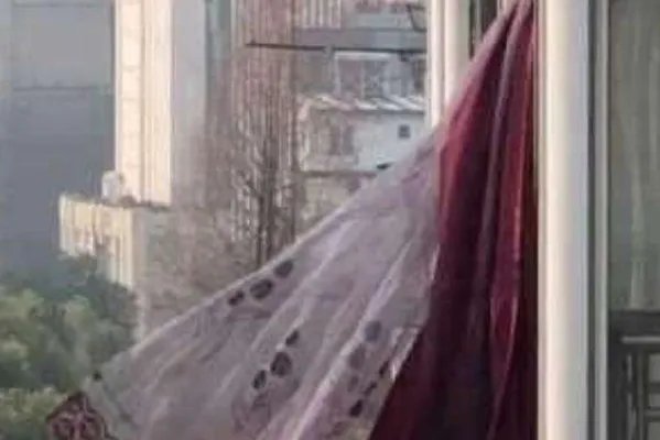武汉网红窗帘当事人举办婚礼,“窗帘事件”是什么?你有什么看法?