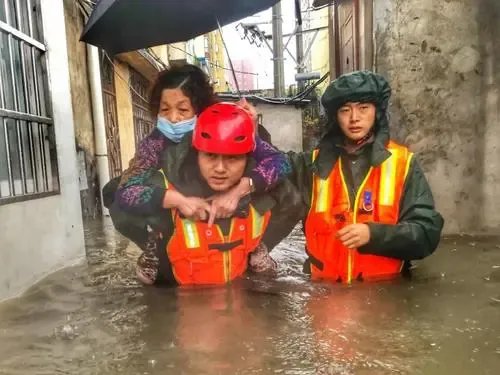 湖北柳林镇居民自述家人被洪水冲走,被冲走的家人救回来了吗?
