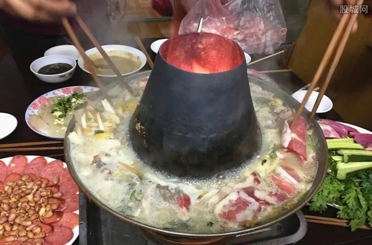 单霁翔回应故宫火锅 揭晓叫停故宫火锅的原因