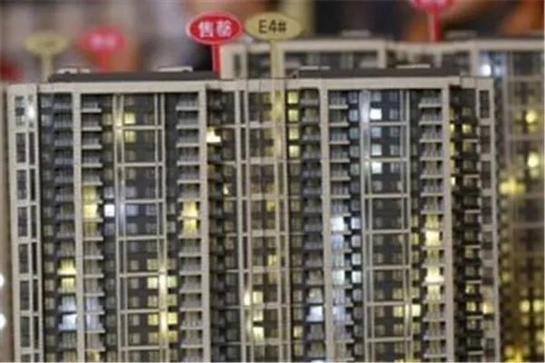 小区住十万个骨灰盒，这样的违规现象该如何处置？