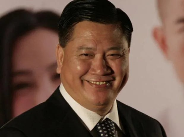 港星万梓良现身长沙送别袁隆平,却因笑容惹争议,网友是否太上纲上线了?