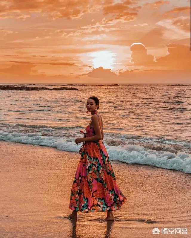 花色连衣裙现在还是否流行?现在的流行趋势是什么?