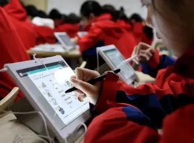 官方：严禁强制学生购买平板电脑，若有乱收费现象如何举报？