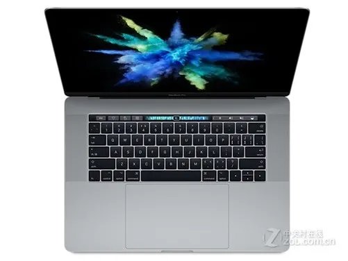 特朗普参观苹果工厂 库克为关税妥协的结果