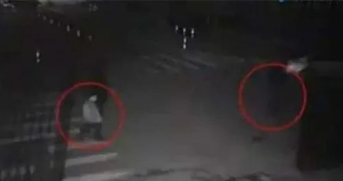 三小伙盗窃后救人网友砸开了锅 小偷竟可以“出人头地”