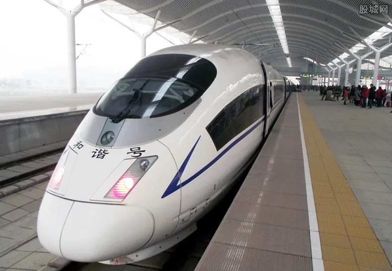 重庆西站开接驳车 乘客凭票可免费乘坐接驳车