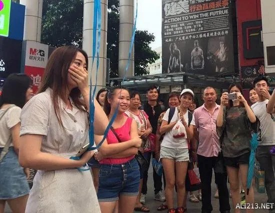 大学男生摆999个柚子告白师姐 结果师姐回复亮了