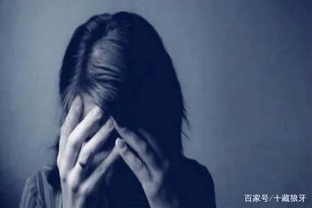 湖北警方通报“一男一女坠楼”,该起案件背后到底有何隐情?
