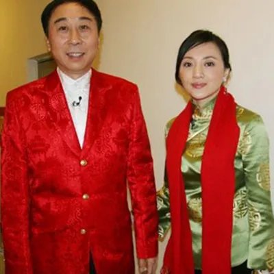 冯巩老婆艾慧个人资料介绍 多年甘居幕后辛苦持家