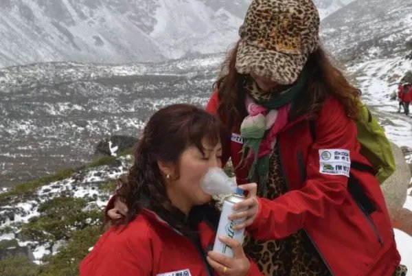 游客未购物被导游骂到发抖一事出现反转,系高反,出现高反该怎么办?