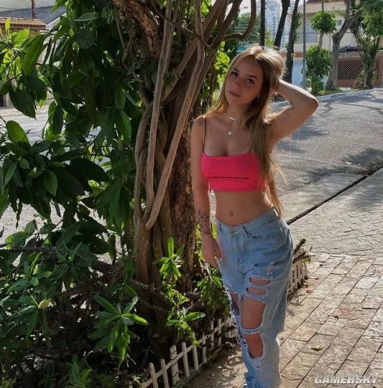 这身材有18岁？发育过度成熟的巴西美少女raphabonas