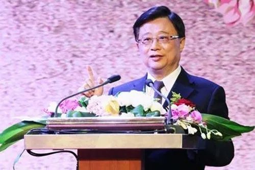 单位领导婚礼致辞怎么说  员工结婚领导讲话稿