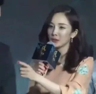 杨幂刘亦菲热聊是怎么回事?