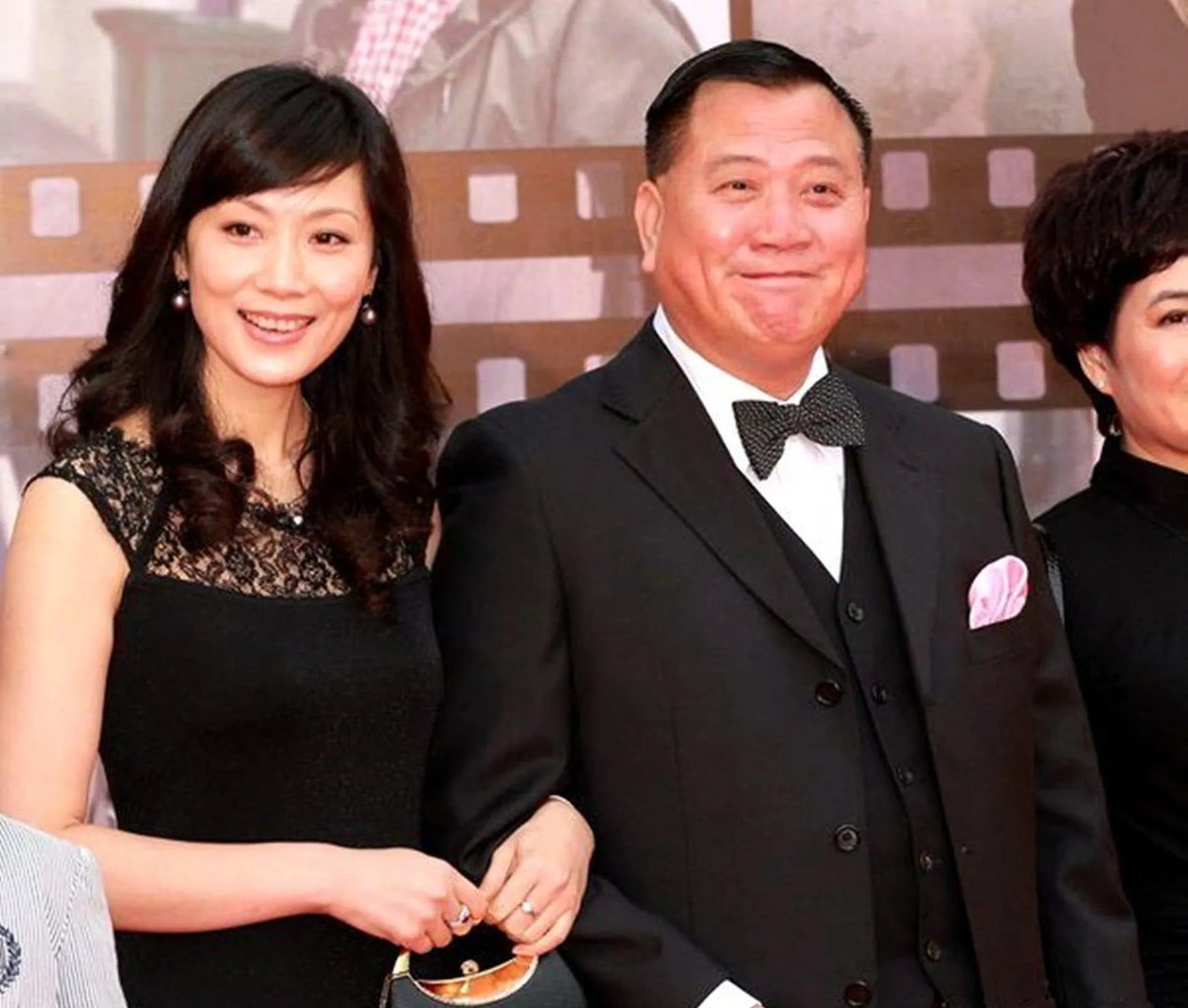 港星万梓良现身长沙送别袁隆平,却因笑容惹争议,网友是否太上纲上线了?