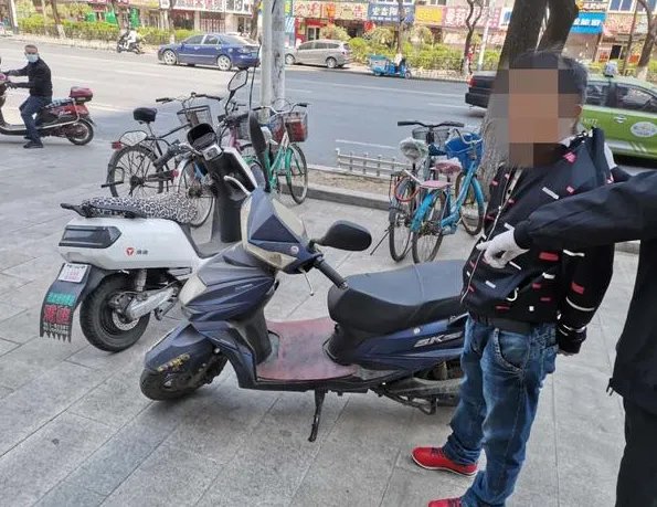 安徽年薪30万男子偷电动车被拘,此男子为何这么做?
