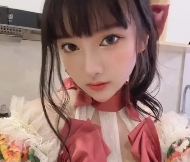 广州漫展小尤奈jk事件始末:广州漫展小尤奈资料照片