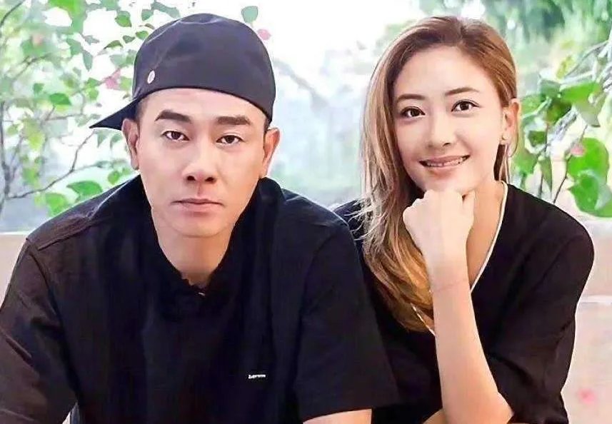 陈小春比应采儿大几岁，陈小春应采儿的故事