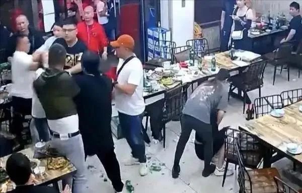 唐山打人案:警方接警28分钟后到现场,出警时间到底符不符合规范?