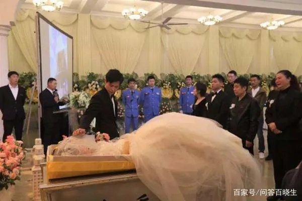 在殡仪馆办完婚礼办葬礼,今时今日,真的还有如此坚贞不渝的爱情吗?