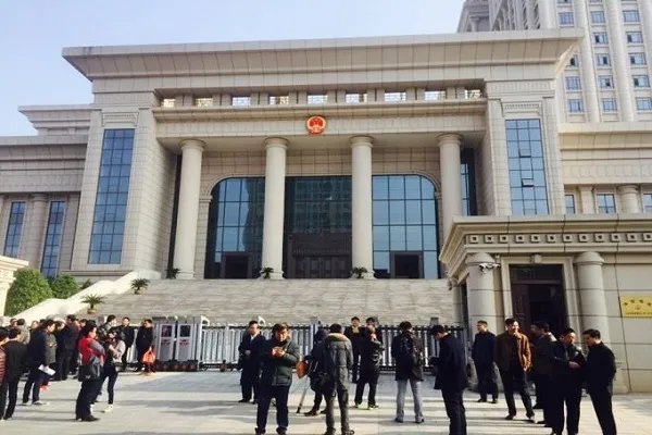 连云港法院就贴错执行公告道歉,你怎么看待这一行为?