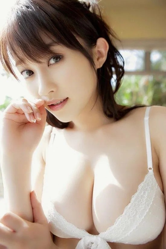 G罩杯足球宝贝写真 原千惠欲露还羞春光无限！