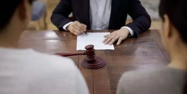 男子离婚330万元房产仅得2.8万元，事情的经过是怎样的？