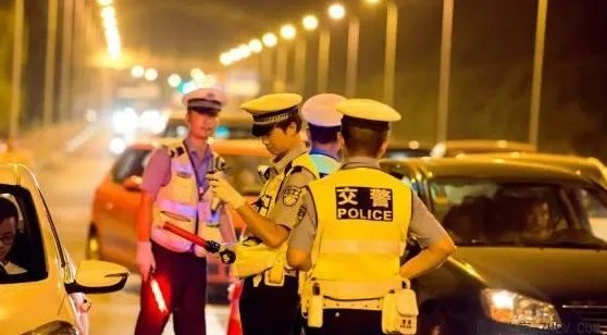 直播玛莎拉蒂女司机醉驾节目被曝停更,此举背后的原因是什么?