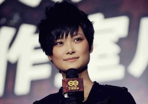 李宇春担任乐队主唱真的是偶然的吗?