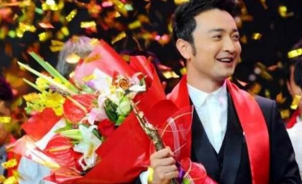 尼格买提为什么能主持春晚？