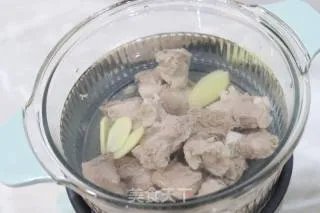 白萝卜排骨汤