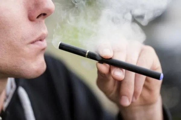 建议禁止向未成年人销售电子烟，对此你怎么看？