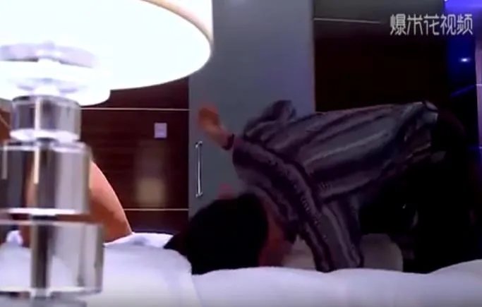床下男女的那些事：这一桥段是男女们最爱的一段