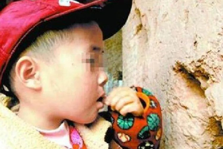 儿童蛔虫图片