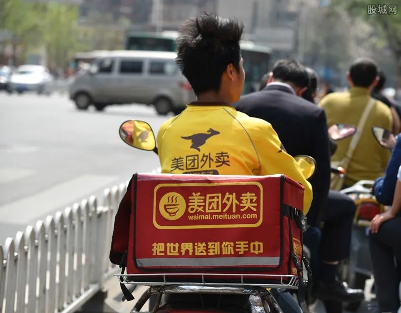 建议强制平台为外卖小哥买意外险 不能光比送餐速度