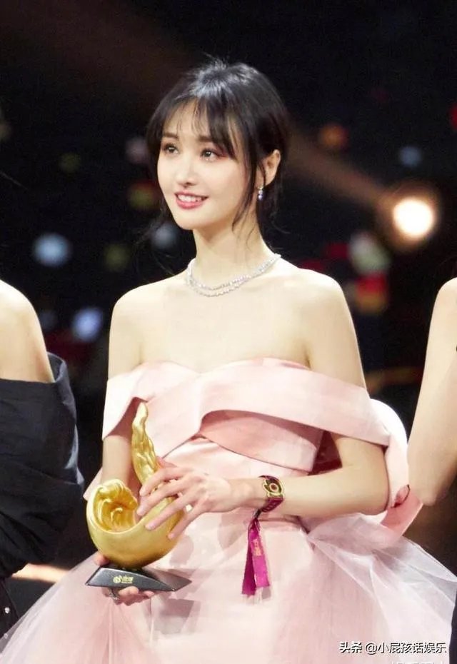 凭借偶像剧走红的郑爽说自己不想演偶像剧,对此你怎么看?