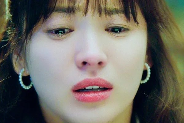 曝宋慧乔定居纽约,宋仲基过生日当众抹眼泪,双宋有可能复合吗?
